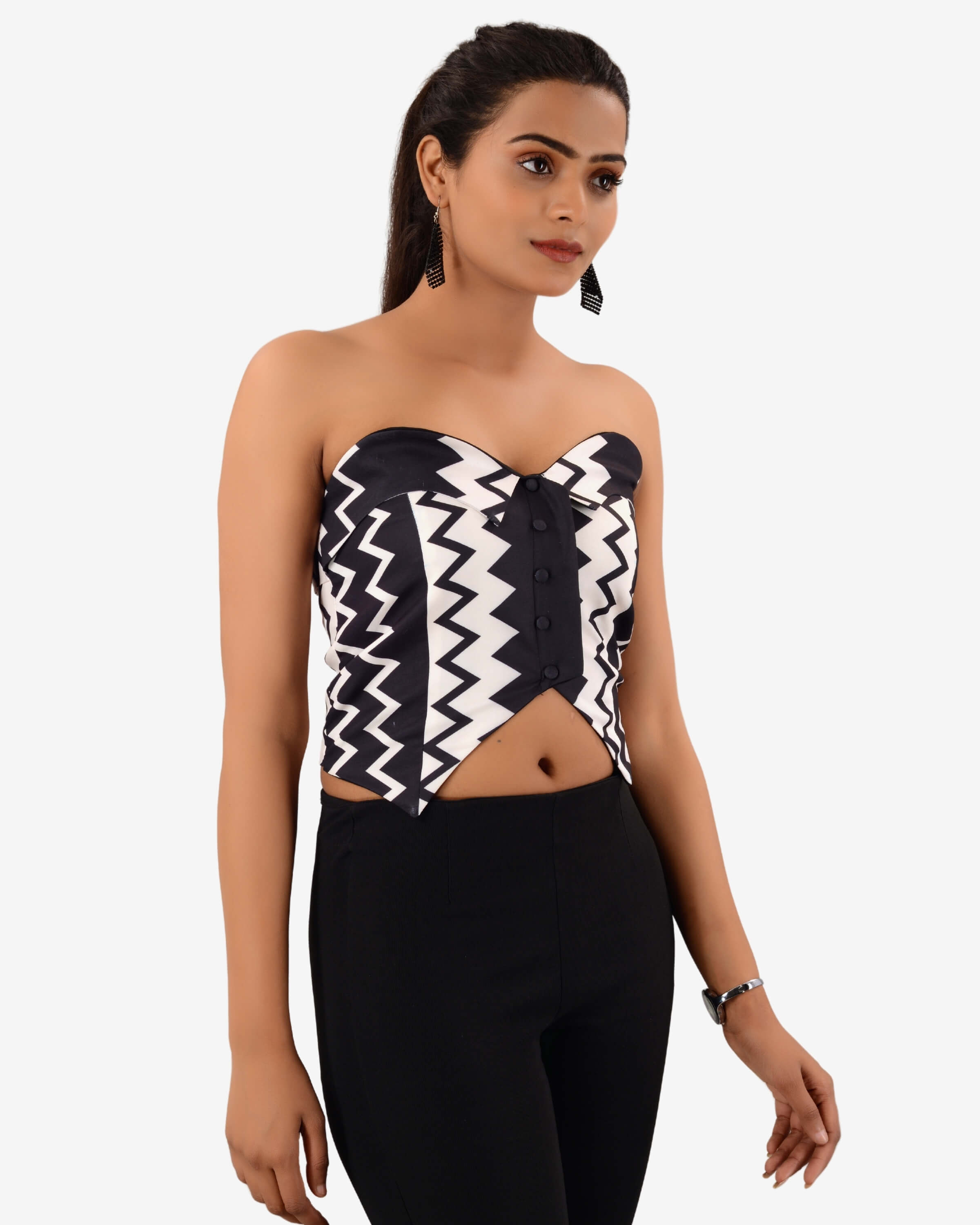 Zigzag Redefine: The Mesmerizing Charm of a Tube Top with Zig Zag Print