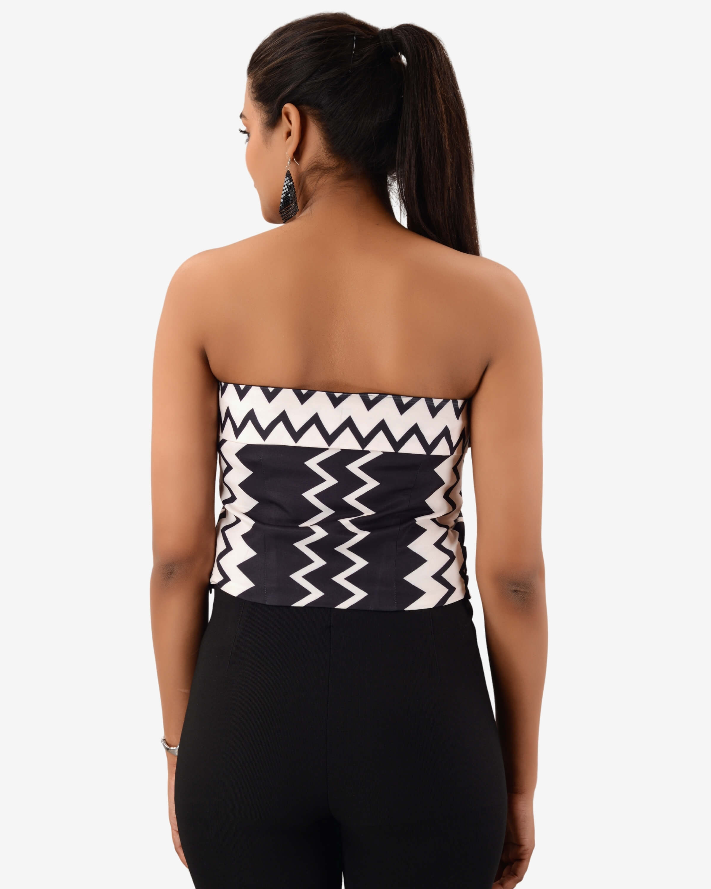 Zigzag Redefine: The Mesmerizing Charm of a Tube Top with Zig Zag Print